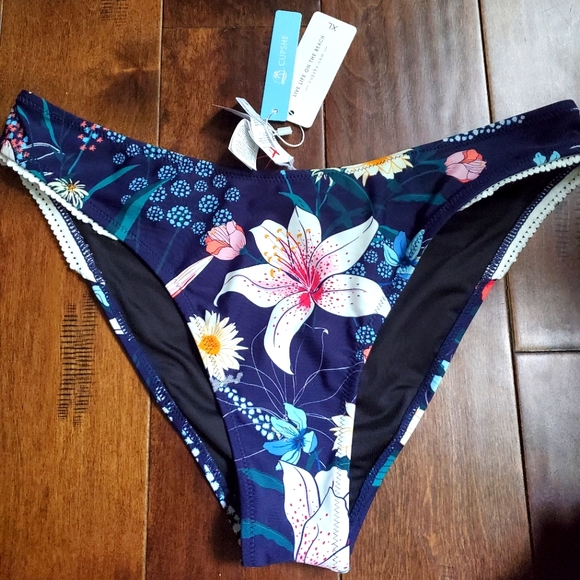 Cup she bikini buttoms size xl new with tags , navy blue with colorful flowers